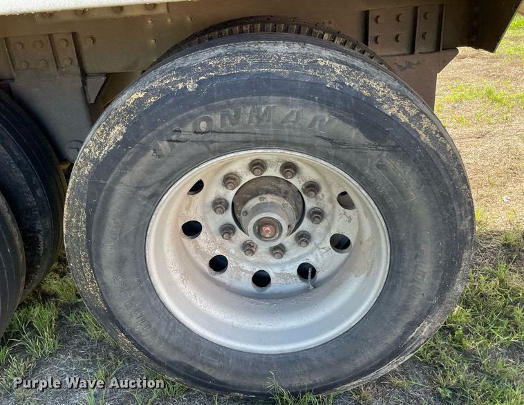 image for item LY9785 2005 Cornhusker  grain trailer