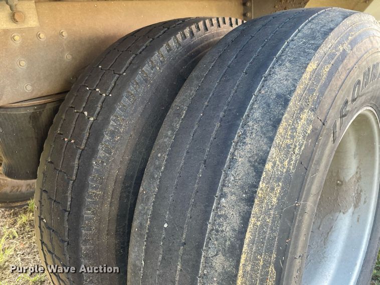 image for item LY9785 2005 Cornhusker  grain trailer