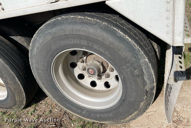 image for item LY9785 2005 Cornhusker  grain trailer