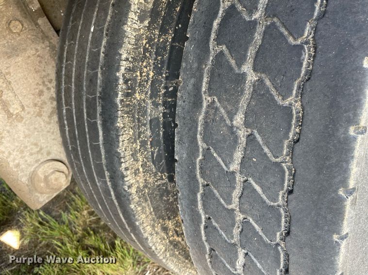 image for item LY9785 2005 Cornhusker  grain trailer