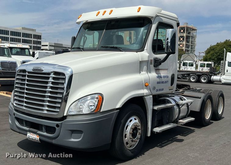 image for item MF9968 2012 Freightliner Cascadia 125  semi truck