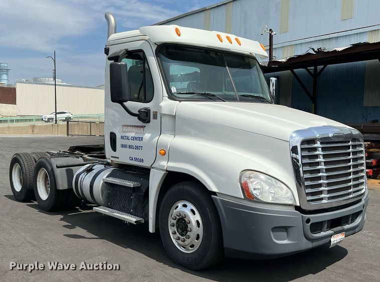 image for item MF9968 2012 Freightliner Cascadia 125  semi truck