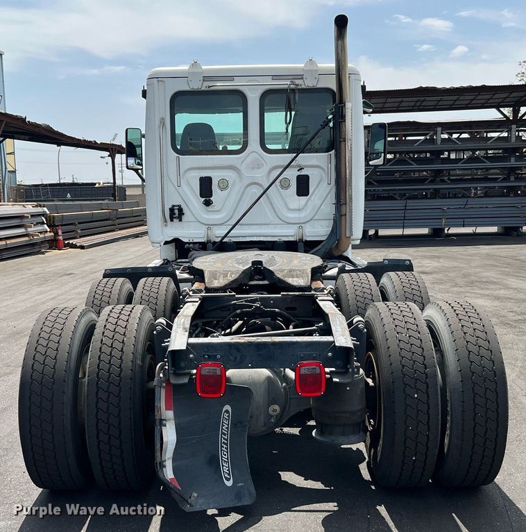 image for item MF9968 2012 Freightliner Cascadia 125  semi truck