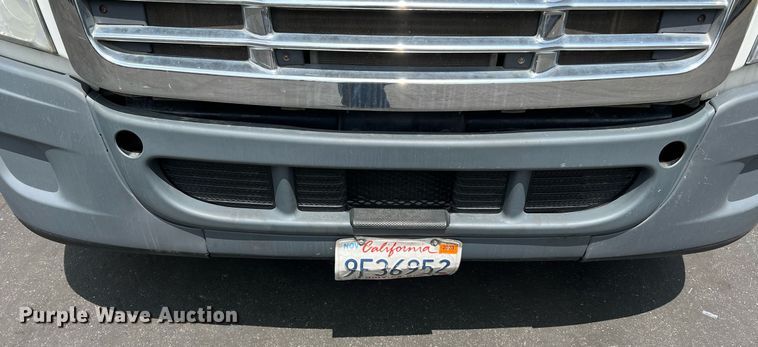 image for item MF9968 2012 Freightliner Cascadia 125  semi truck