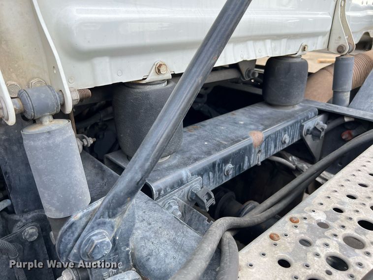 image for item MF9968 2012 Freightliner Cascadia 125  semi truck