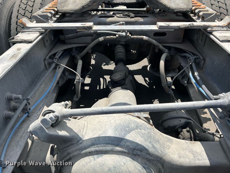 image for item MF9968 2012 Freightliner Cascadia 125  semi truck