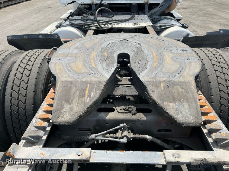 image for item MF9968 2012 Freightliner Cascadia 125  semi truck