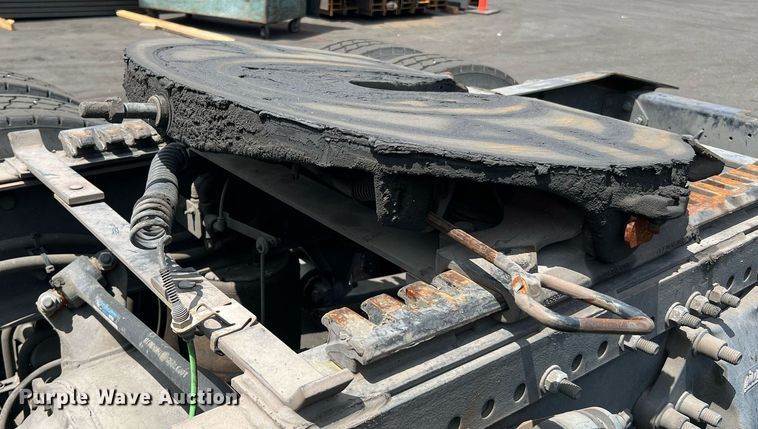 image for item MF9968 2012 Freightliner Cascadia 125  semi truck