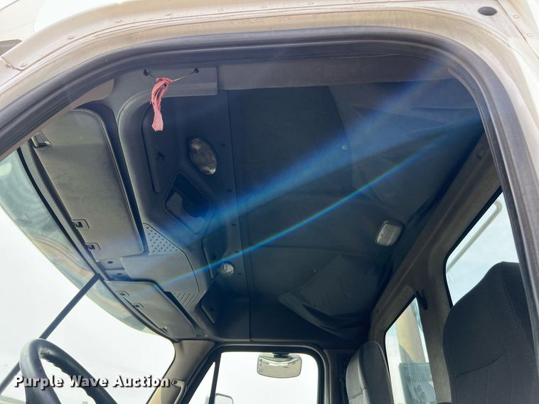 image for item MF9968 2012 Freightliner Cascadia 125  semi truck