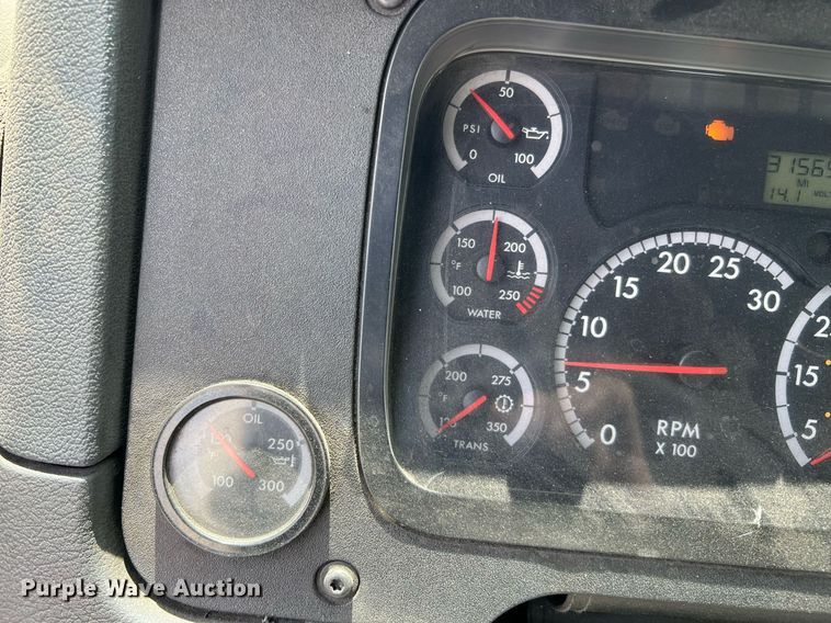 image for item MF9968 2012 Freightliner Cascadia 125  semi truck