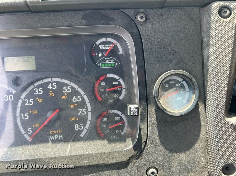 image for item MF9968 2012 Freightliner Cascadia 125  semi truck