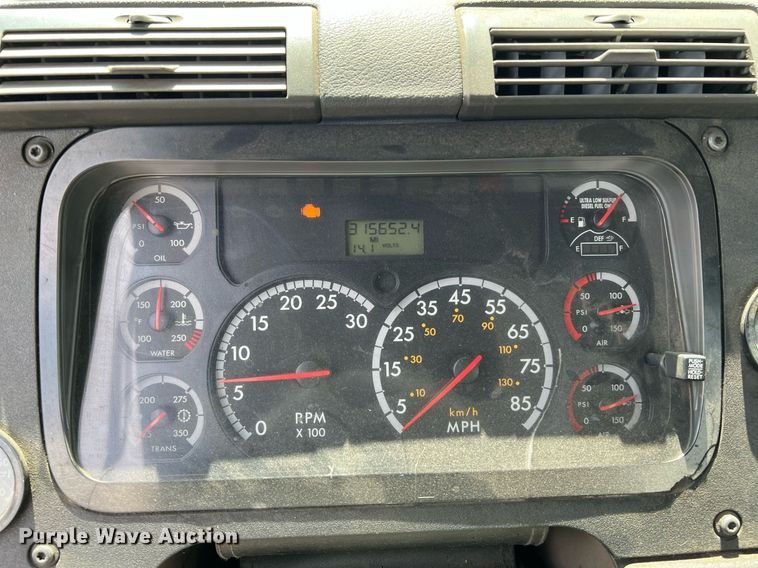 image for item MF9968 2012 Freightliner Cascadia 125  semi truck