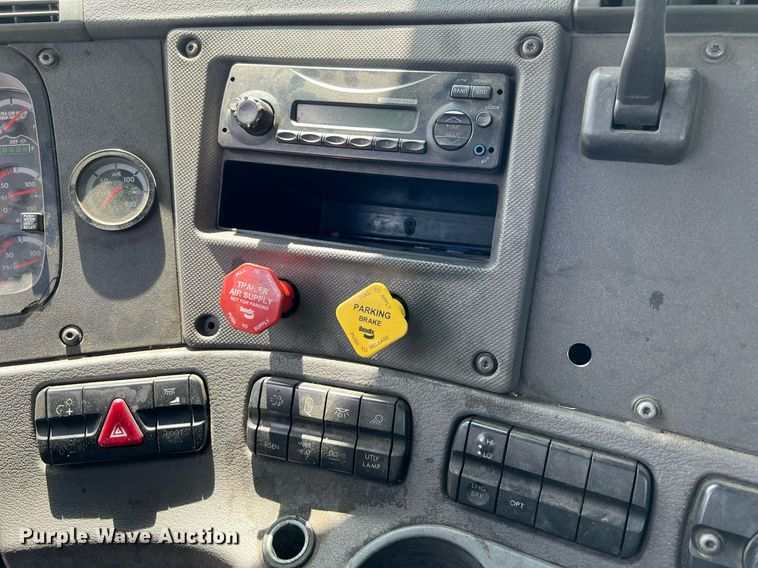 image for item MF9968 2012 Freightliner Cascadia 125  semi truck