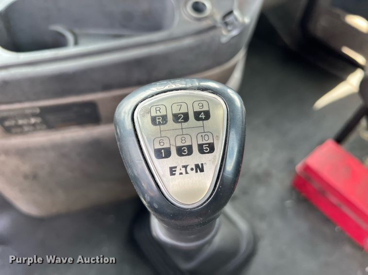 image for item MF9968 2012 Freightliner Cascadia 125  semi truck