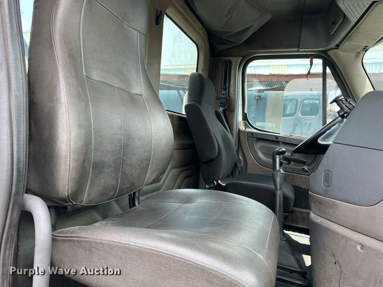 image for item MF9968 2012 Freightliner Cascadia 125  semi truck