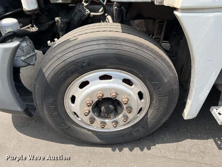 image for item MF9968 2012 Freightliner Cascadia 125  semi truck