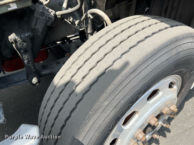 image for item MF9968 2012 Freightliner Cascadia 125  semi truck