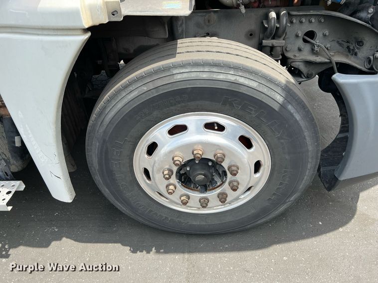 image for item MF9968 2012 Freightliner Cascadia 125  semi truck