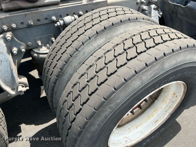 image for item MF9968 2012 Freightliner Cascadia 125  semi truck