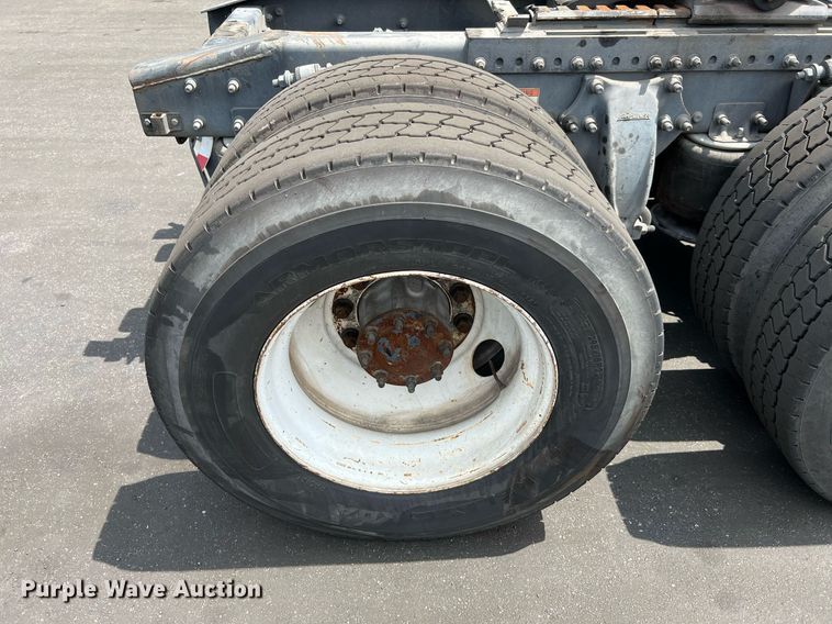 image for item MF9968 2012 Freightliner Cascadia 125  semi truck