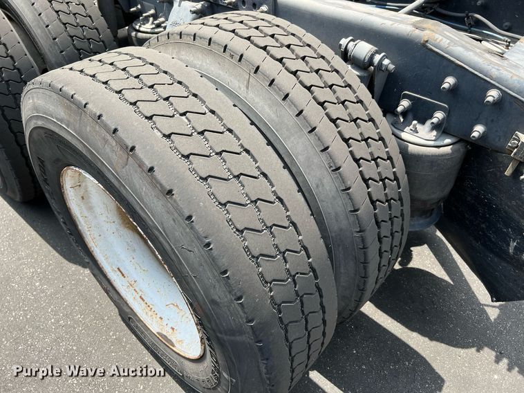 image for item MF9968 2012 Freightliner Cascadia 125  semi truck