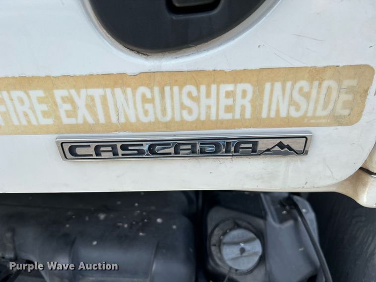 image for item MF9968 2012 Freightliner Cascadia 125  semi truck