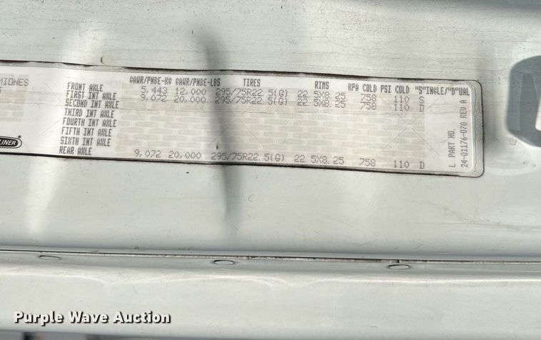 image for item MF9968 2012 Freightliner Cascadia 125  semi truck