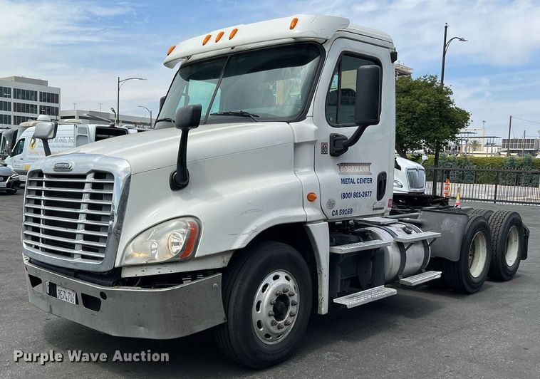 image for item MF9969 2012 Freightliner Cascadia 125  semi truck