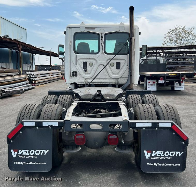 image for item MF9969 2012 Freightliner Cascadia 125  semi truck