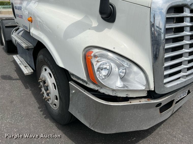 image for item MF9969 2012 Freightliner Cascadia 125  semi truck