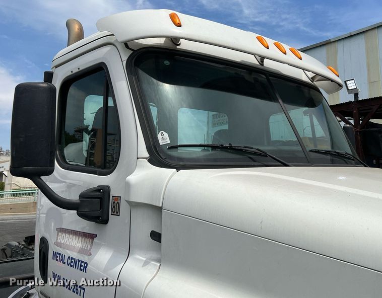 image for item MF9969 2012 Freightliner Cascadia 125  semi truck