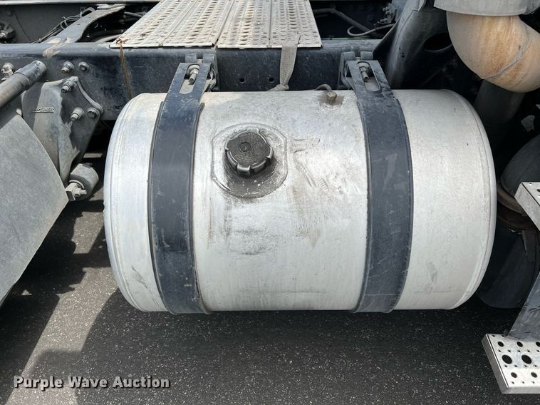 image for item MF9969 2012 Freightliner Cascadia 125  semi truck