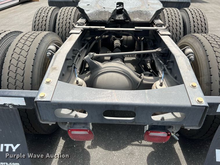 image for item MF9969 2012 Freightliner Cascadia 125  semi truck