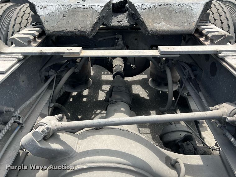 image for item MF9969 2012 Freightliner Cascadia 125  semi truck