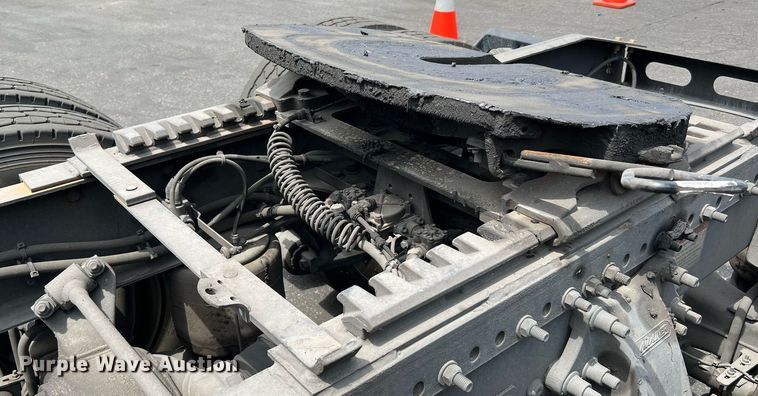 image for item MF9969 2012 Freightliner Cascadia 125  semi truck