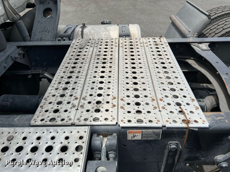 image for item MF9969 2012 Freightliner Cascadia 125  semi truck