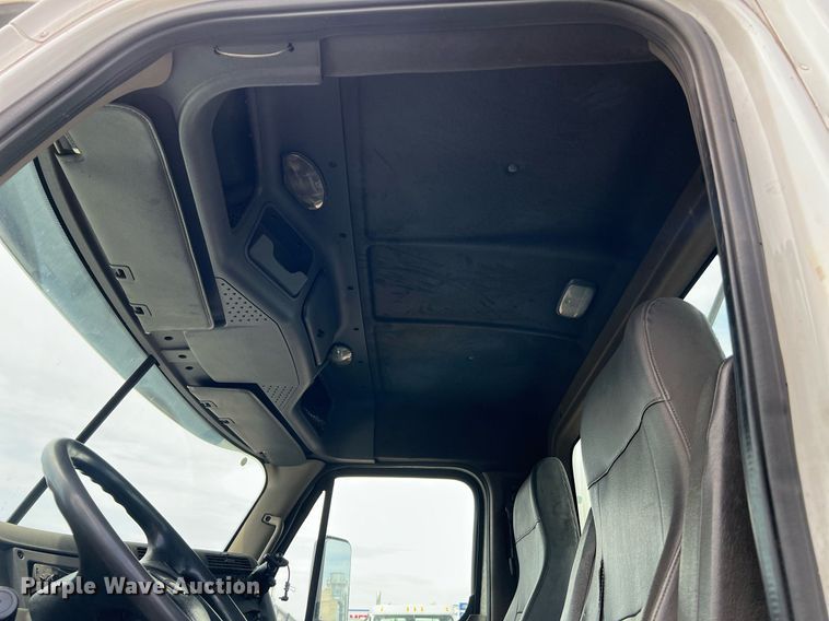 image for item MF9969 2012 Freightliner Cascadia 125  semi truck