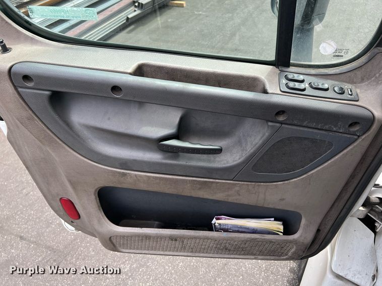 image for item MF9969 2012 Freightliner Cascadia 125  semi truck