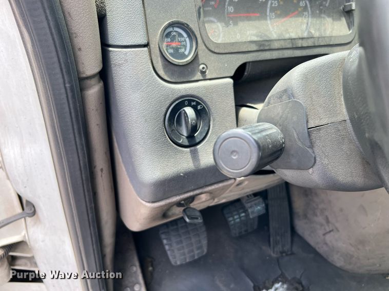 image for item MF9969 2012 Freightliner Cascadia 125  semi truck