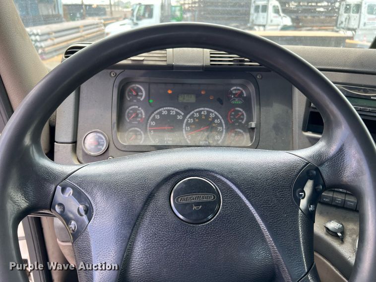 image for item MF9969 2012 Freightliner Cascadia 125  semi truck