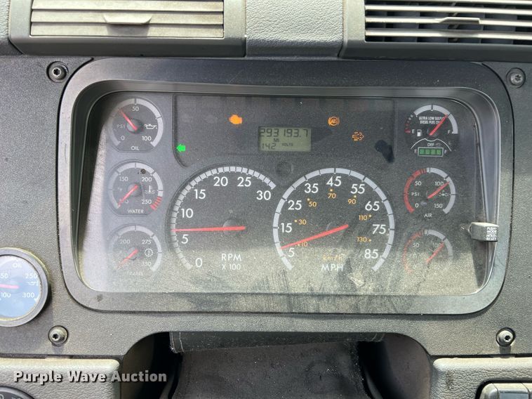 image for item MF9969 2012 Freightliner Cascadia 125  semi truck