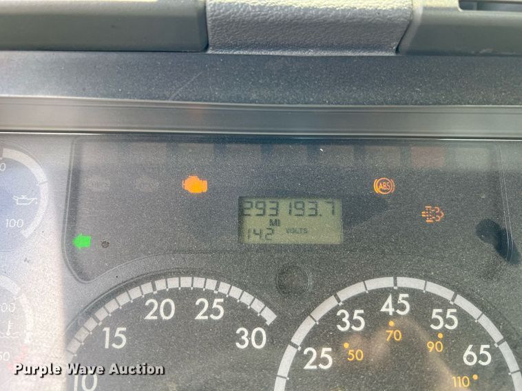 image for item MF9969 2012 Freightliner Cascadia 125  semi truck