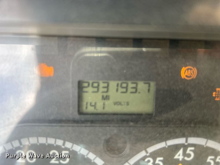 image for item MF9969 2012 Freightliner Cascadia 125  semi truck