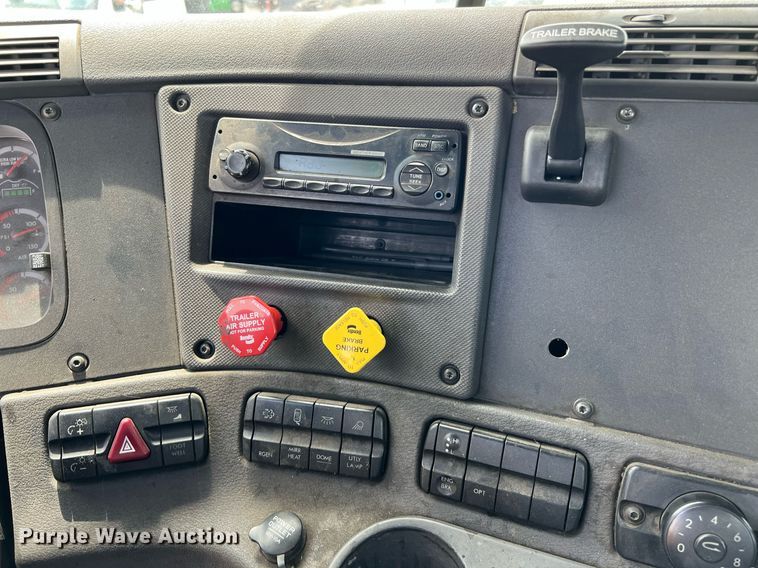 image for item MF9969 2012 Freightliner Cascadia 125  semi truck