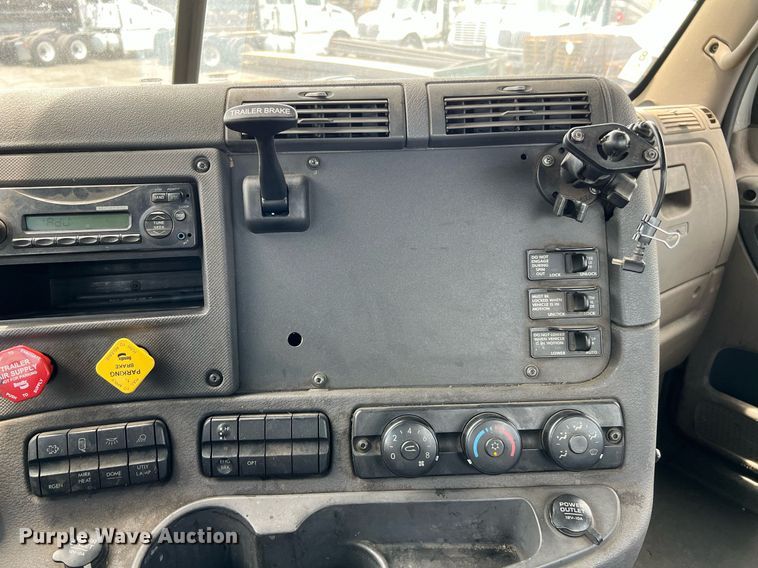 image for item MF9969 2012 Freightliner Cascadia 125  semi truck