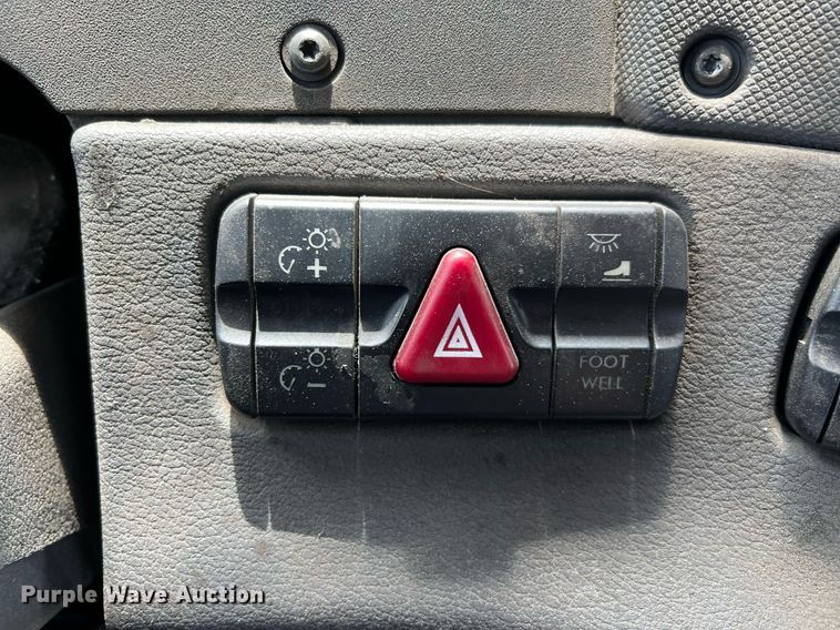 image for item MF9969 2012 Freightliner Cascadia 125  semi truck