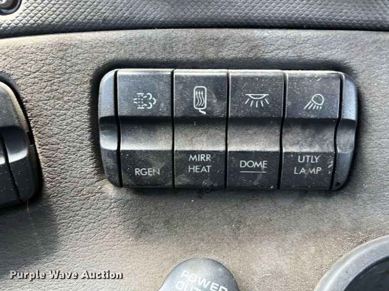 image for item MF9969 2012 Freightliner Cascadia 125  semi truck