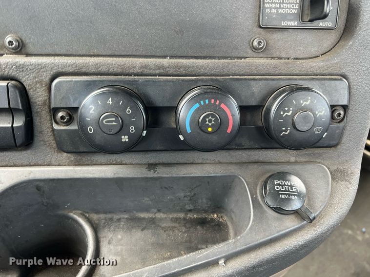 image for item MF9969 2012 Freightliner Cascadia 125  semi truck