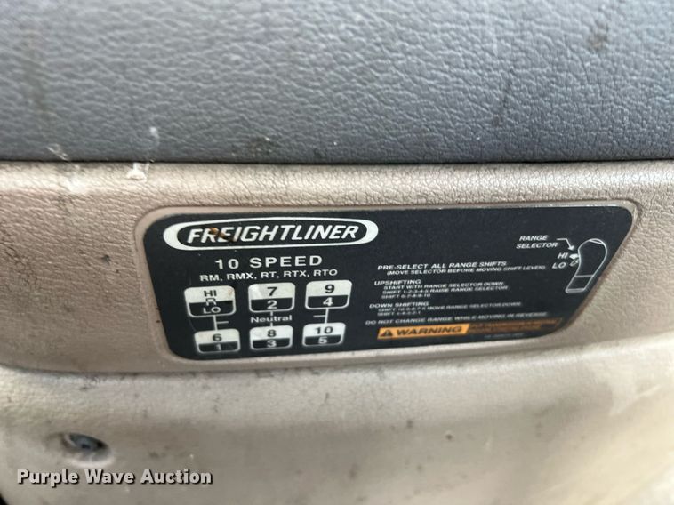 image for item MF9969 2012 Freightliner Cascadia 125  semi truck