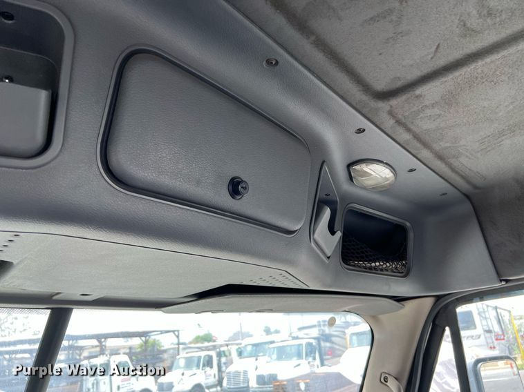 image for item MF9969 2012 Freightliner Cascadia 125  semi truck